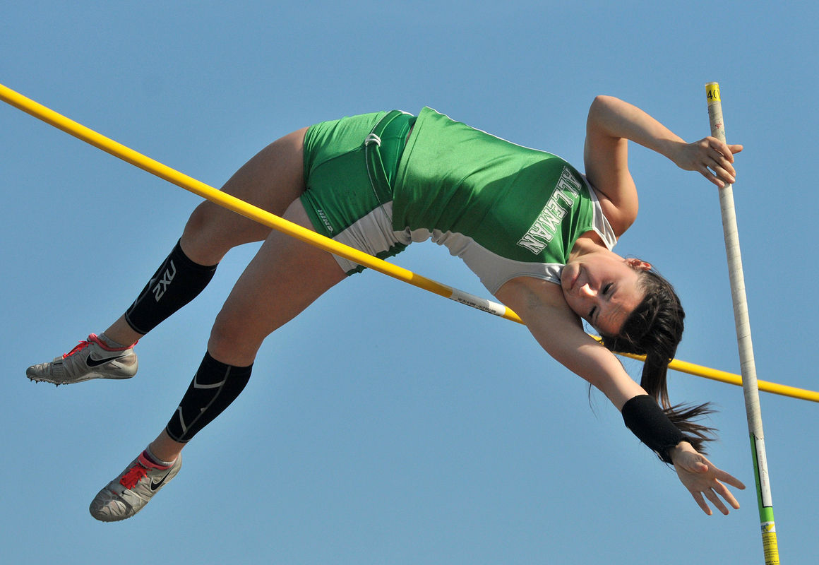 Broken records highlight Lady Rocket Invitational